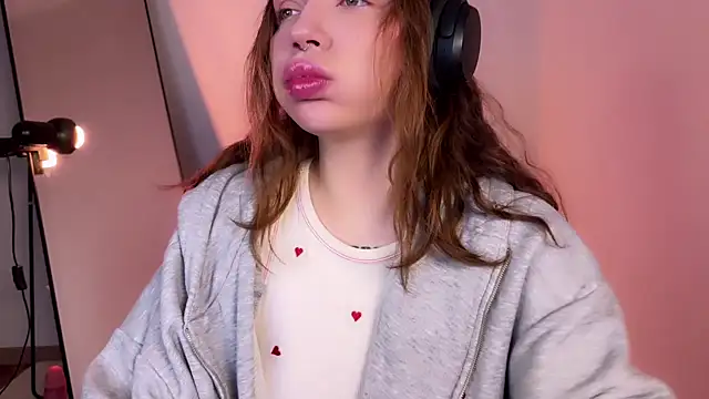 Snapshot of PaulaPratt chatting on 02-22-25, 04:40 PaulaPratt online show from 02-22-25, 04:40