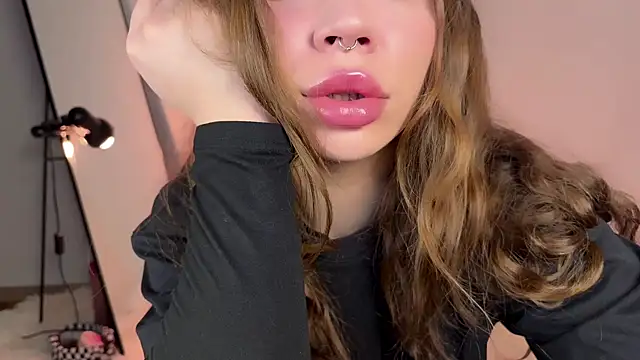 Snapshot of PaulaPratt chatting on 03-21-25, 04:17 PaulaPratt online show from 03-21-25, 04:17