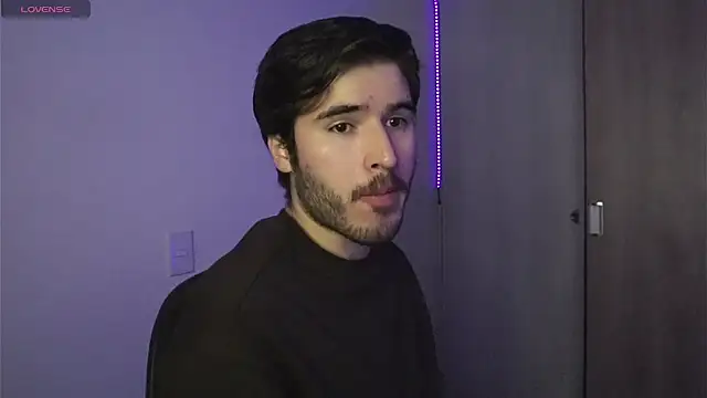 Snapshot of Tony_Wylie chatting on 12-11-24, 03:02 Tony Wylie online show from 12-11-24, 03:02