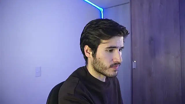 Snapshot of Tony_Wylie chatting on 12-16-24, 03:40 Tony Wylie online show from 12-16-24, 03:40