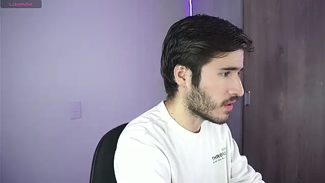 Snapshot of Tony_Wylie chatting on 12-18-24, 02:21 Tony Wylie online show from 12-18-24, 02:21