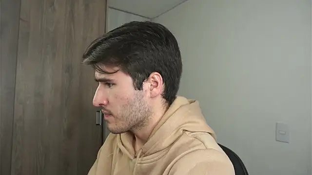 Snapshot of Tony_Wylie chatting on 02-03-25, 10:21 Tony Wylie online show from 02-03-25, 10:21