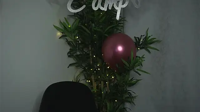 Snapshot of Tony_Wylie chatting on 02-18-25, 05:42 Tony Wylie online show from 02-18-25, 05:42