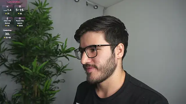 Snapshot of Tony_Wylie chatting on 03-21-25, 03:02 Tony Wylie online show from 03-21-25, 03:02