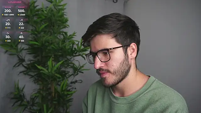 Snapshot of Tony_Wylie chatting on 03-22-25, 04:37 Tony Wylie online show from 03-22-25, 04:37