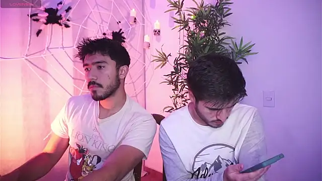 Snapshot of Tony_Wylie chatting on 10-11-25, 08:51 Tony Wylie online show from 10-11-25, 08:51