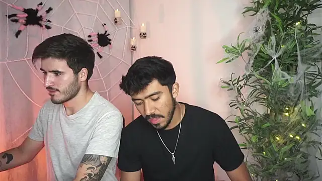 Snapshot of Tony_Wylie chatting on 10-14-25, 11:27 Tony Wylie online show from 10-14-25, 11:27