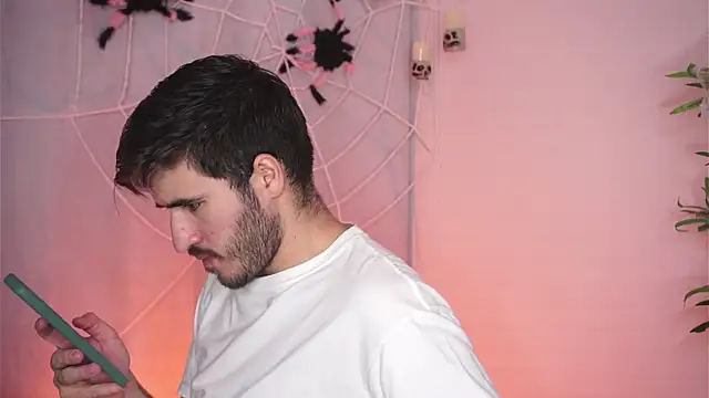 Snapshot of Tony_Wylie chatting on 10-20-25, 09:48 Tony Wylie online show from 10-20-25, 09:48