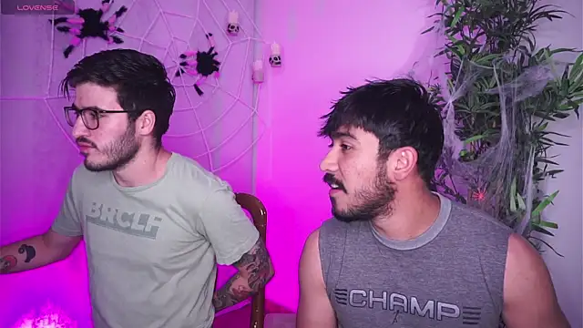 Snapshot of Tony_Wylie chatting on 10-22-25, 09:03 Tony Wylie online show from 10-22-25, 09:03