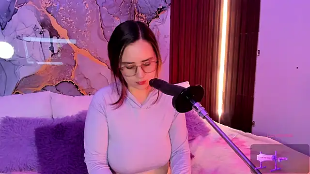 centaurigirl online show from 12-18-25, 04:40