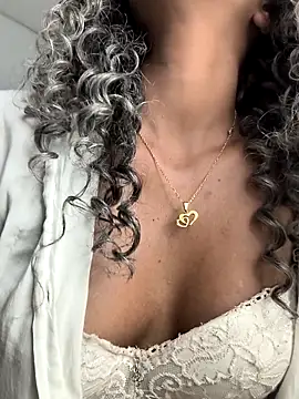 Snapshot of Amaliu_ chatting on 02-21-25, 10:59 Amaliu online show from 02-21-25, 10:59