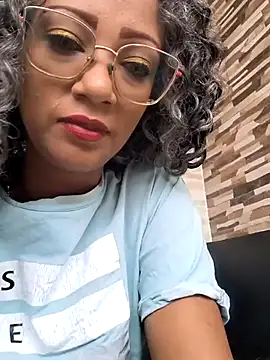 Snapshot of Amaliu_ chatting on 02-27-25, 04:10 Amaliu online show from 02-27-25, 04:10