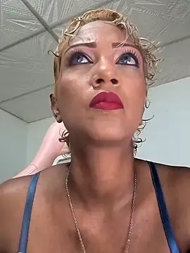 Snapshot of Amaliu_ chatting on 11-08-25, 03:23 Amaliu online show from 11-08-25, 03:23