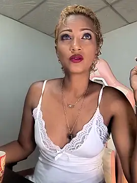 Snapshot of Amaliu_ chatting on 11-14-25, 02:38 Amaliu online show from 11-14-25, 02:38