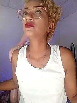 Snapshot of Amaliu_ chatting on 11-18-25, 02:43 Amaliu online show from 11-18-25, 02:43