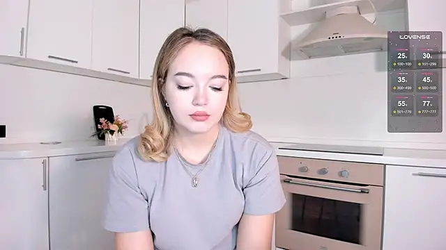 Snapshot of SheenaDollins chatting on 12-04-24, 06:44 SheenaDollins online show from 12-04-24, 06:44