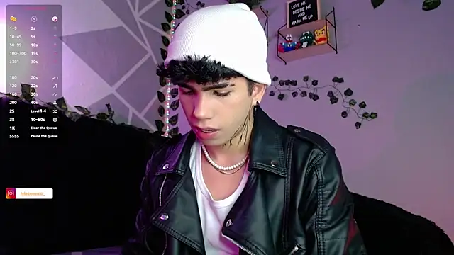 Snapshot of LyleBennett_ chatting on 12-02-24, 10:39 LyleBennett  online show from 12-02-24, 10:39