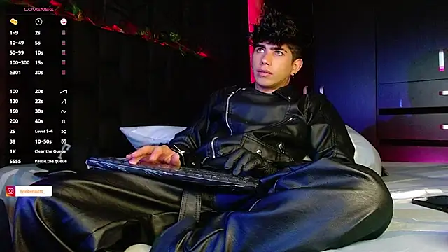 Snapshot of LyleBennett_ chatting on 12-18-24, 01:45 LyleBennett  online show from 12-18-24, 01:45