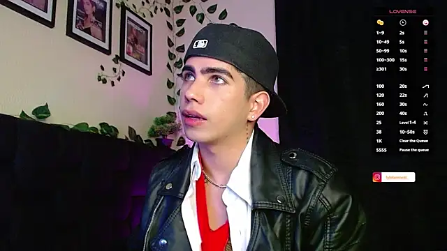 Snapshot of LyleBennett_ chatting on 02-14-25, 01:29 LyleBennett  online show from 02-14-25, 01:29