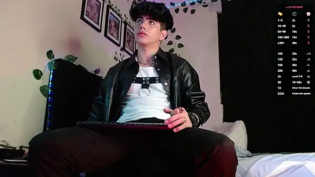 Snapshot of LyleBennett_ chatting on 03-04-25, 10:57 LyleBennett  online show from 03-04-25, 10:57