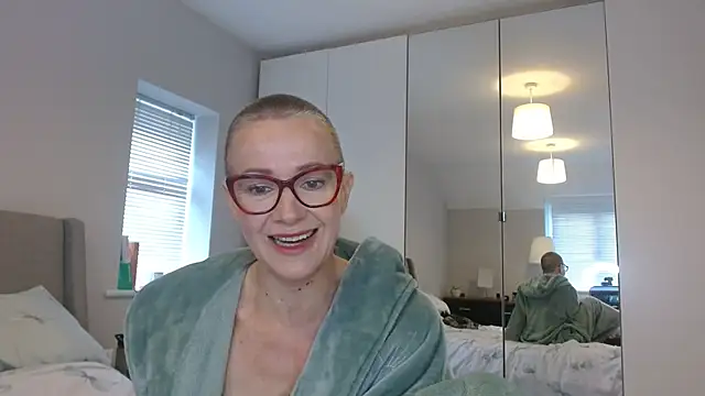 ELEGANT-ARIA36 online show from 03-11-25, 08:30