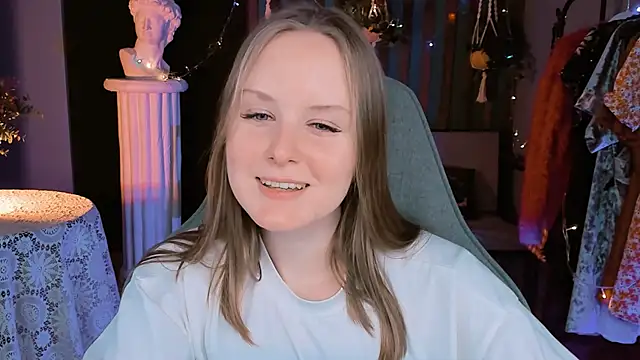 Snapshot of VivienLeeigh chatting on 12-28-24, 10:13 VivienLeeigh online show from 12-28-24, 10:13