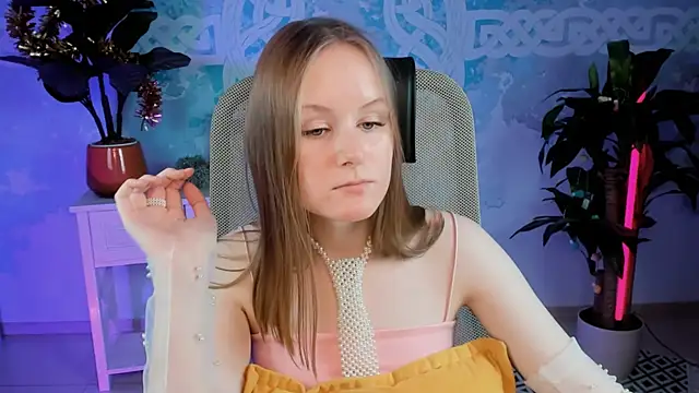 Snapshot of VivienLeeigh chatting on 01-08-25, 04:22 VivienLeeigh online show from 01-08-25, 04:22