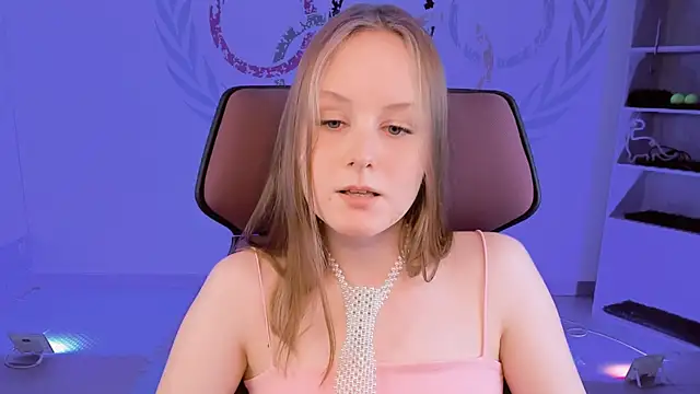 Snapshot of VivienLeeigh chatting on 01-09-25, 04:17 VivienLeeigh online show from 01-09-25, 04:17