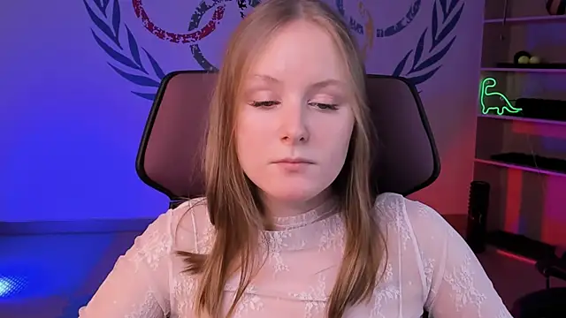 Snapshot of VivienLeeigh chatting on 02-06-25, 01:10 VivienLeeigh online show from 02-06-25, 01:10