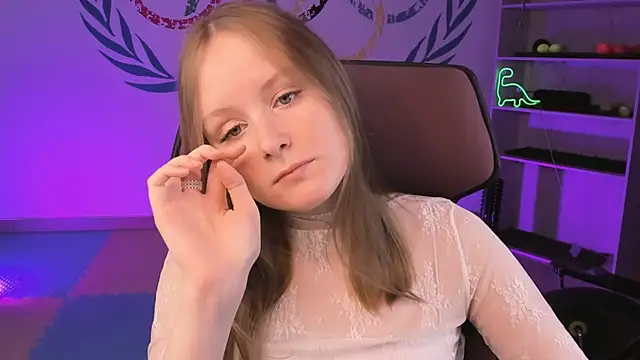 Snapshot of VivienLeeigh chatting on 02-06-25, 04:14 VivienLeeigh online show from 02-06-25, 04:14