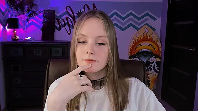 Snapshot of VivienLeeigh chatting on 03-02-25, 06:19 VivienLeeigh online show from 03-02-25, 06:19