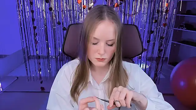 Snapshot of VivienLeeigh chatting on 03-17-25, 01:18 VivienLeeigh online show from 03-17-25, 01:18