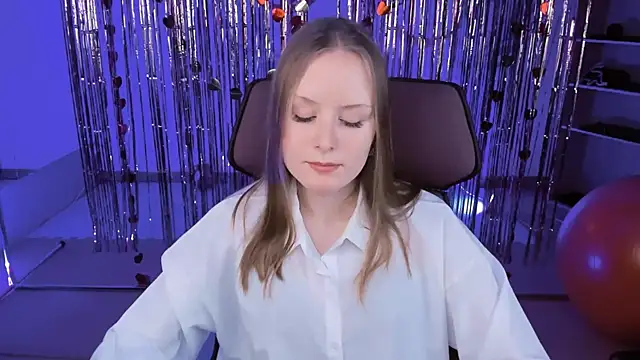 Snapshot of VivienLeeigh chatting on 03-17-25, 04:22 VivienLeeigh online show from 03-17-25, 04:22