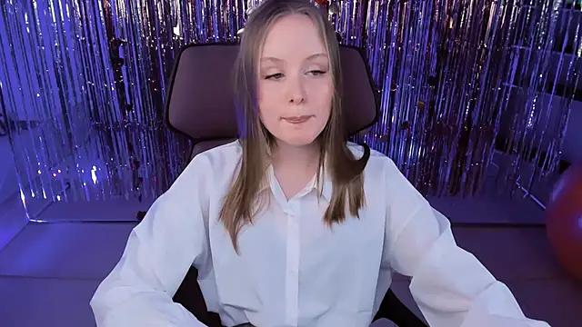 Snapshot of VivienLeeigh chatting on 03-17-25, 07:26 VivienLeeigh online show from 03-17-25, 07:26