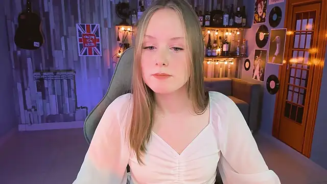 Snapshot of VivienLeeigh chatting on 03-18-25, 07:20 VivienLeeigh online show from 03-18-25, 07:20