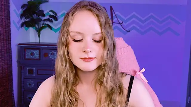 Snapshot of VivienLeeigh chatting on 10-22-25, 04:40 VivienLeeigh online show from 10-22-25, 04:40