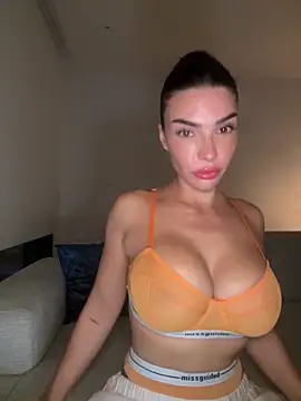 krissiswrld- online show from 12-02-25, 03:07