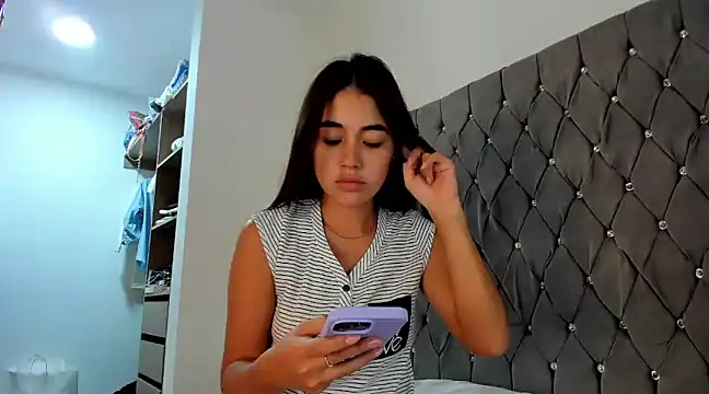 AriaMontgomery online show from 12-19-24, 07:40