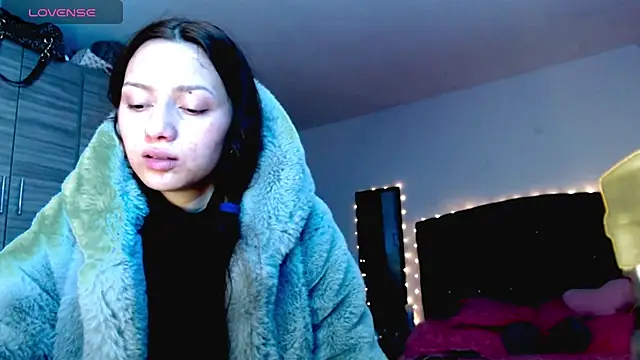 holy juli online show from 12-19-25, 05:25