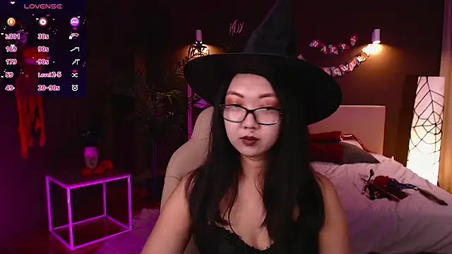 Snapshot of Marine_Vact chatting on 10-31-25, 02:07 Marine Vact online show from 10-31-25, 02:07