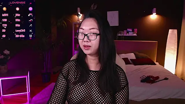 Snapshot of Marine_Vact chatting on 11-05-25, 02:06 Marine Vact online show from 11-05-25, 02:06