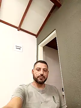 Snapshot of P4uzud4O chatting on 02-24-26, 08:40 P4uzud4O online show from 02-24-26, 08:40