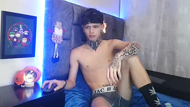 Snapshot of Dan_brownn chatting on 12-18-24, 07:30 Dan brownn online show from 12-18-24, 07:30