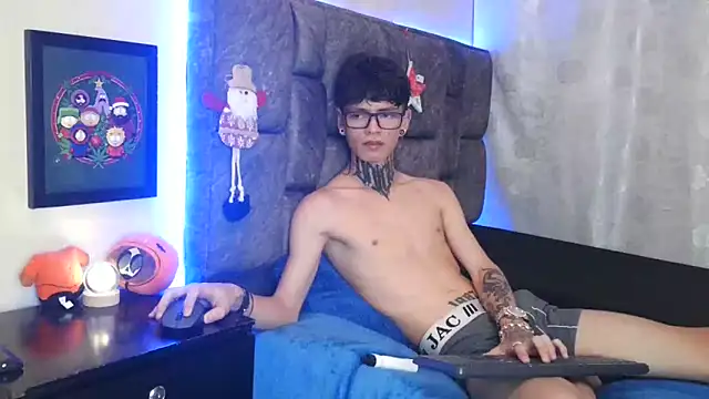 Snapshot of Dan_brownn chatting on 12-28-24, 07:43 Dan brownn online show from 12-28-24, 07:43