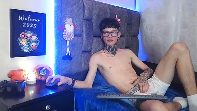 Snapshot of Dan_brownn chatting on 01-01-25, 12:00 Dan brownn online show from 01-01-25, 12:00