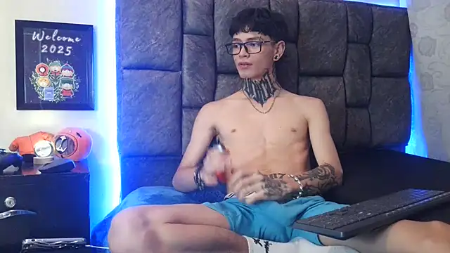 Snapshot of Dan_brownn chatting on 01-17-25, 07:27 Dan brownn online show from 01-17-25, 07:27