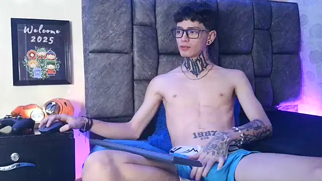 Snapshot of Dan_brownn chatting on 01-22-25, 07:13 Dan brownn online show from 01-22-25, 07:13