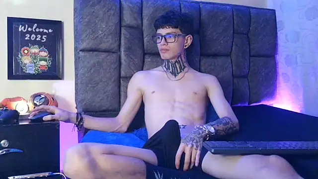 Snapshot of Dan_brownn chatting on 01-24-25, 07:39 Dan brownn online show from 01-24-25, 07:39