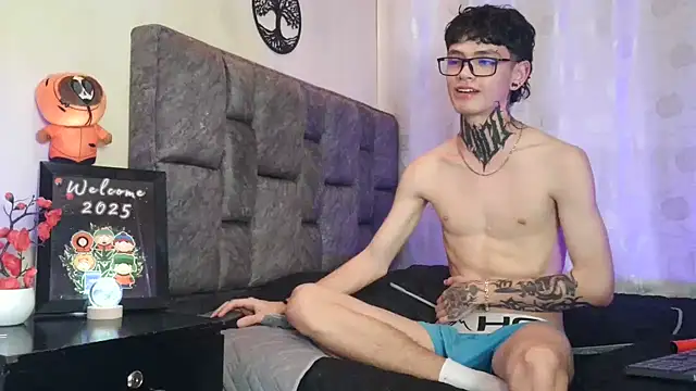 Snapshot of Dan_brownn chatting on 02-06-25, 08:23 Dan brownn online show from 02-06-25, 08:23