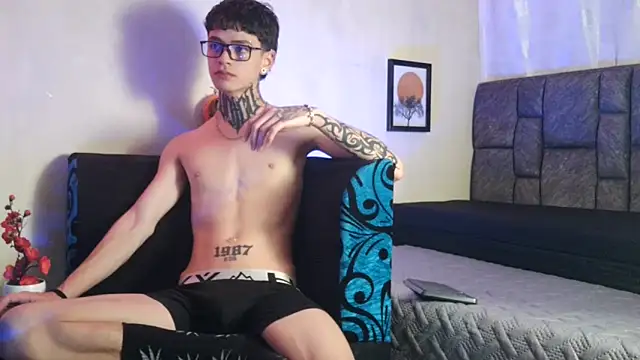 Snapshot of Dan_brownn chatting on 03-11-25, 05:57 Dan brownn online show from 03-11-25, 05:57